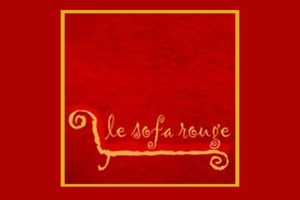 photo le sofa rouge